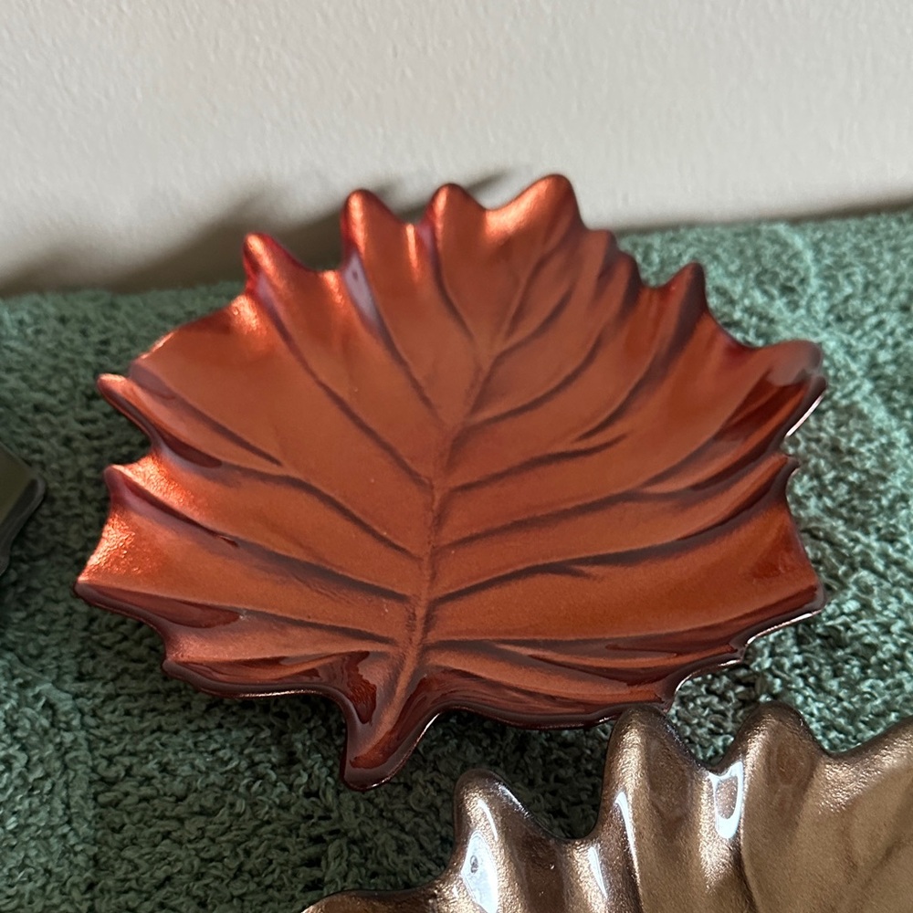 AKCAM Glass Leaf-Shaped Decorative Plate Stunning Colors! Set Of 4 NEW! - Picture 8 of 9